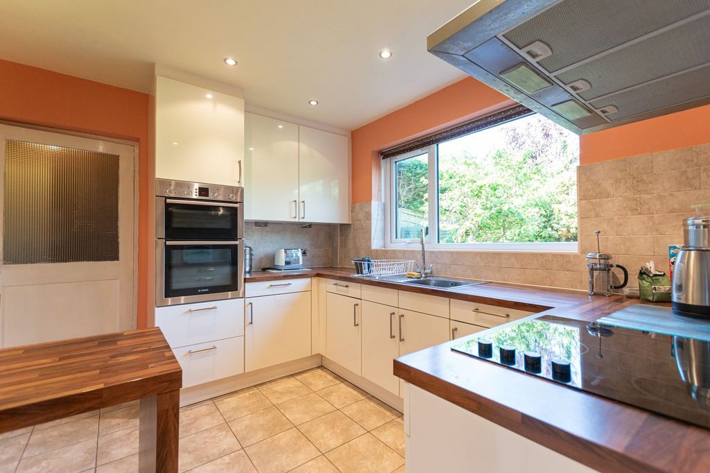 Property photo 2 of 32