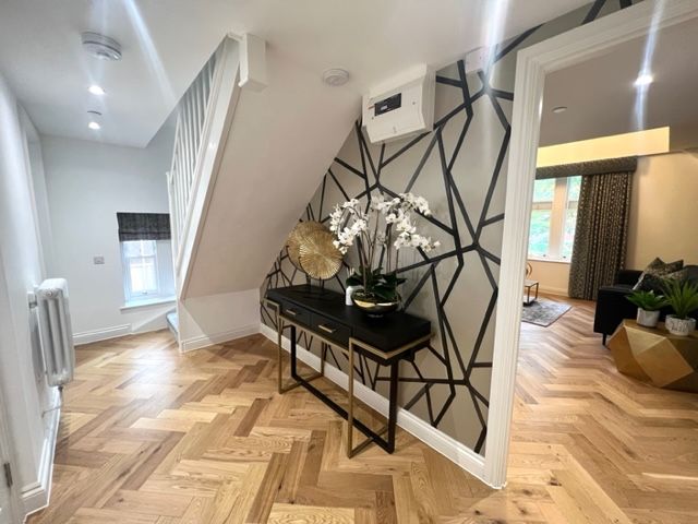 Property photo 2 of 17 Hallway