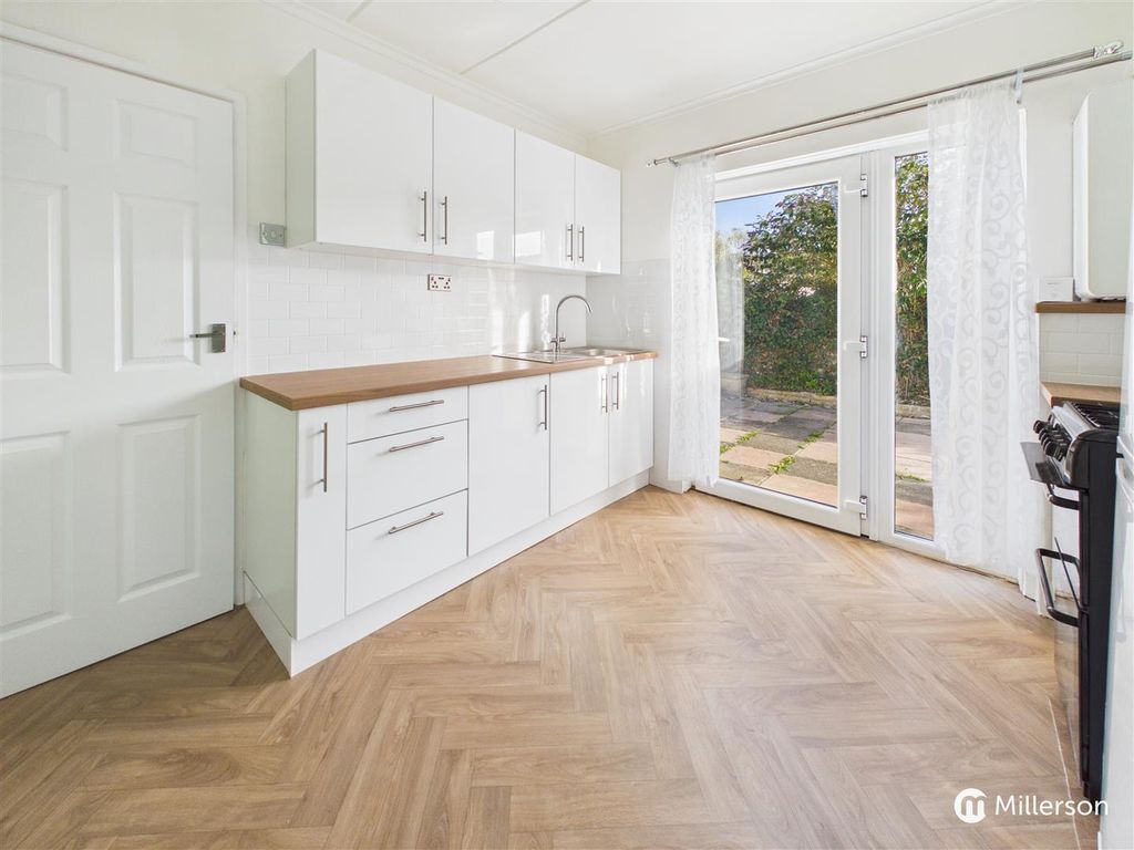 Property photo 3 of 12 Kitchen/Dining Room