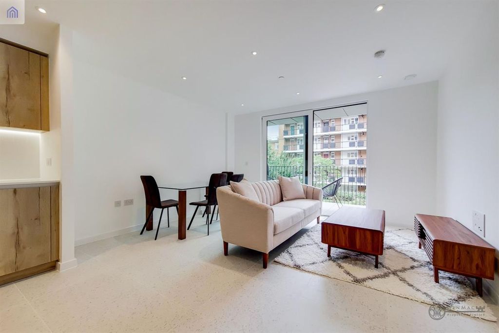 Property photo 2 of 25