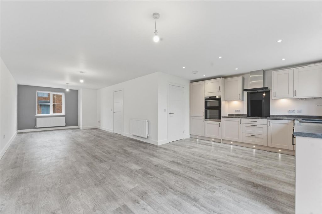 Property photo 2 of 37