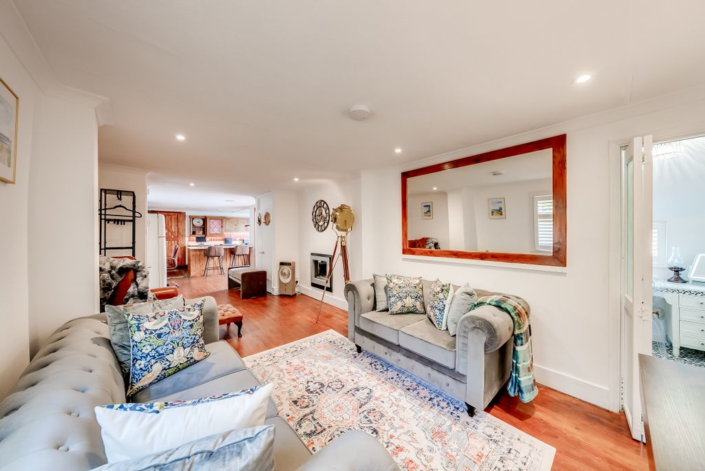 Property photo 3 of 43 A7S06543Hdr