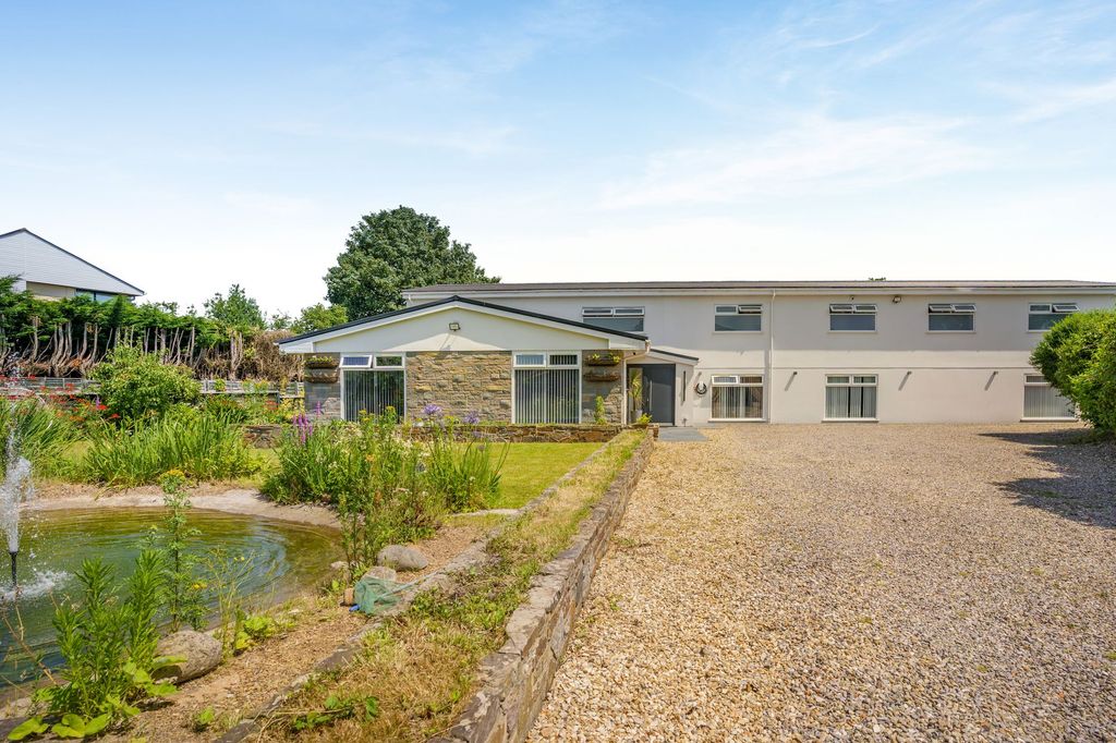 Property photo 1 of 31
