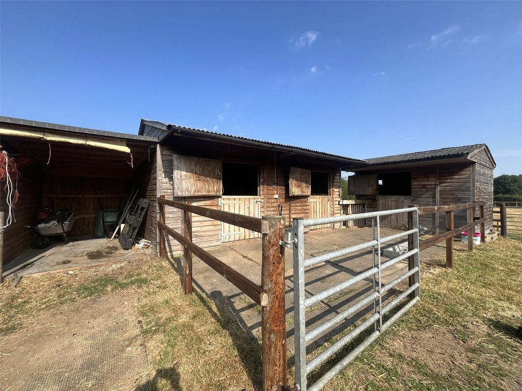 Property photo 3 of 7 Land At Bedwyn Brail