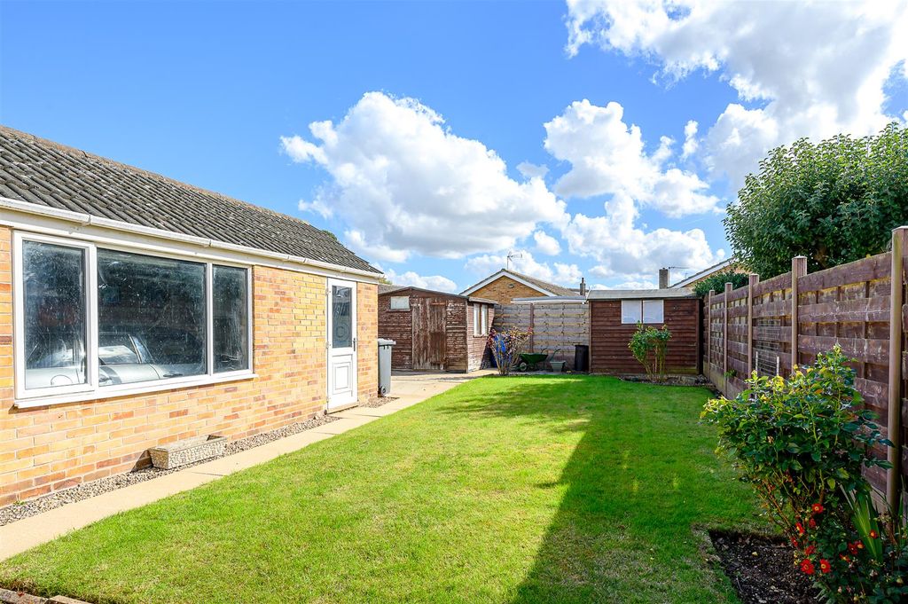 Property photo 2 of 19 Garden