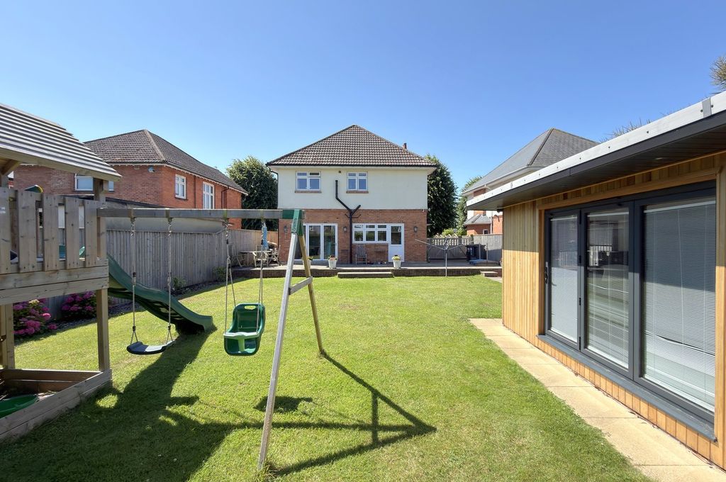 Property photo 3 of 25
