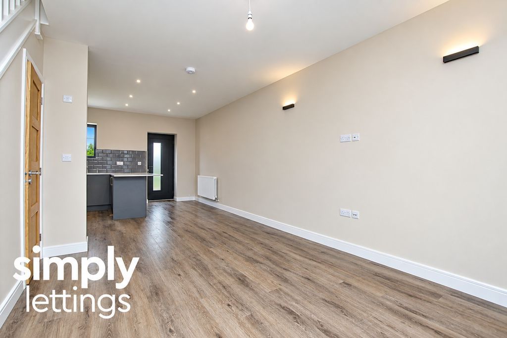 Property photo 3 of 16 Photo 11