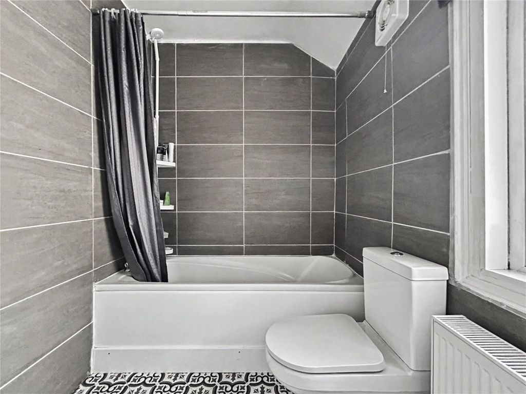 Property photo 2 of 18 Picture No. 21