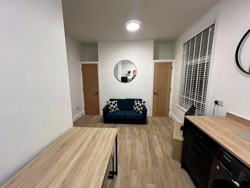 Property photo 3 of 7 6 Pearson Lounge.Jpg