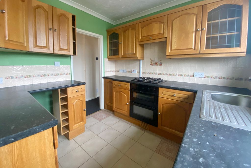 Property photo 3 of 6 Kitchen