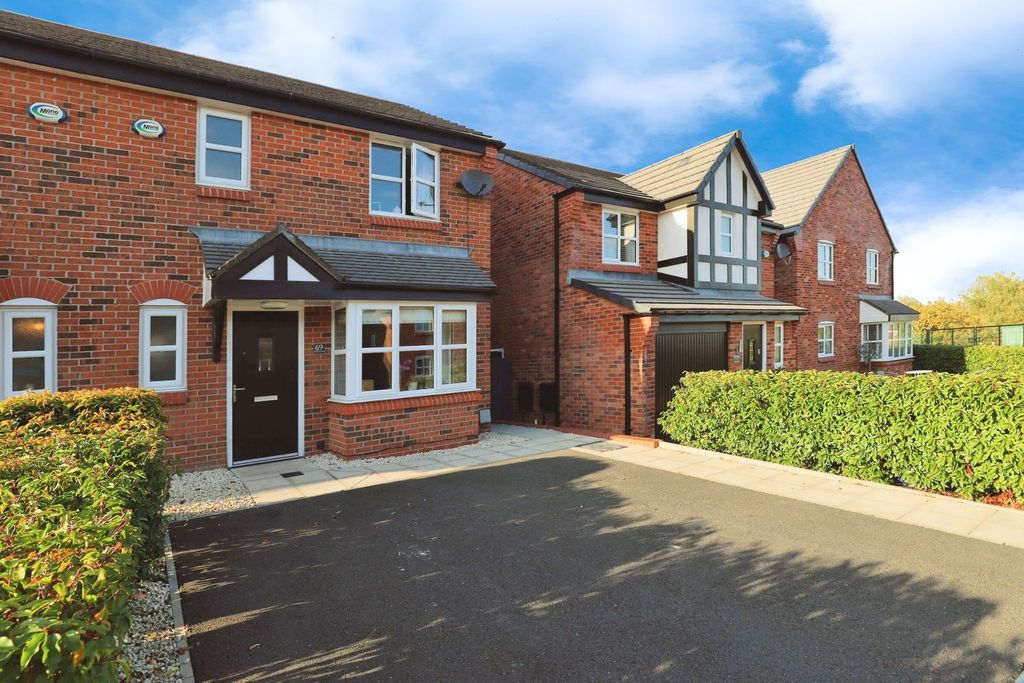 Property photo 1 of 32