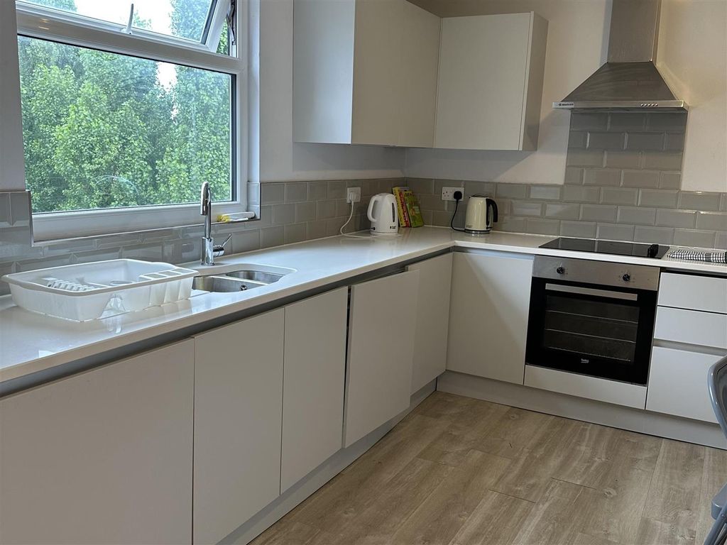 Property photo 1 of 6 Kitchen.Jpg