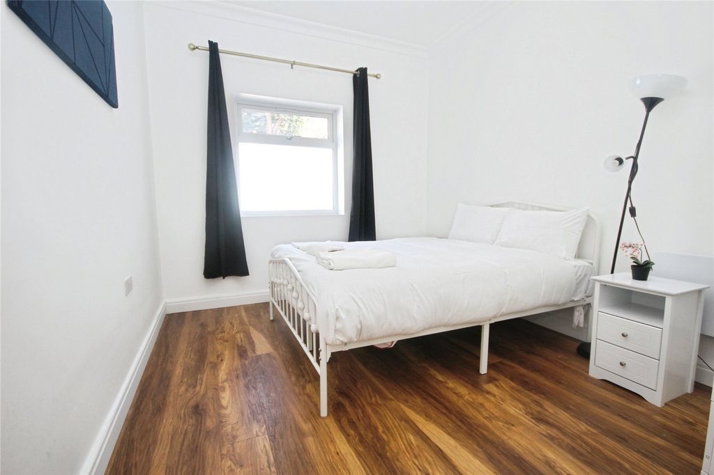 Property photo 1 of 11 Room