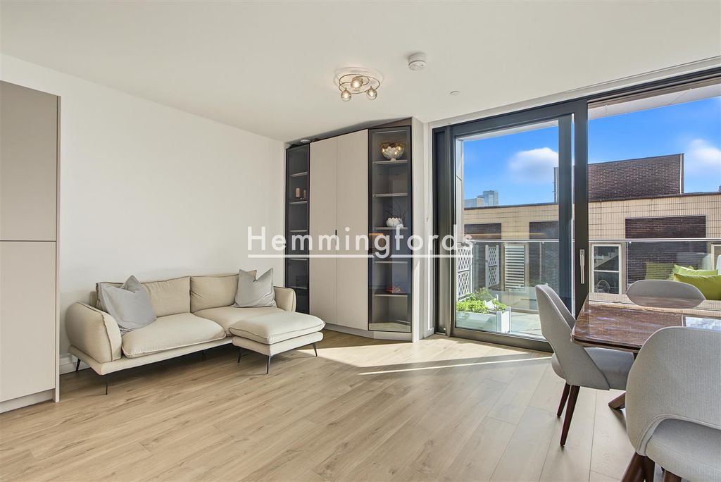 Property photo 3 of 15 Vermont House Ec1V-5.Jpg