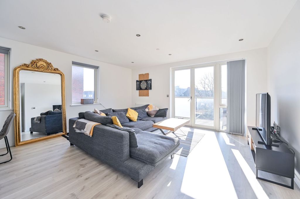 Property photo 1 of 11
