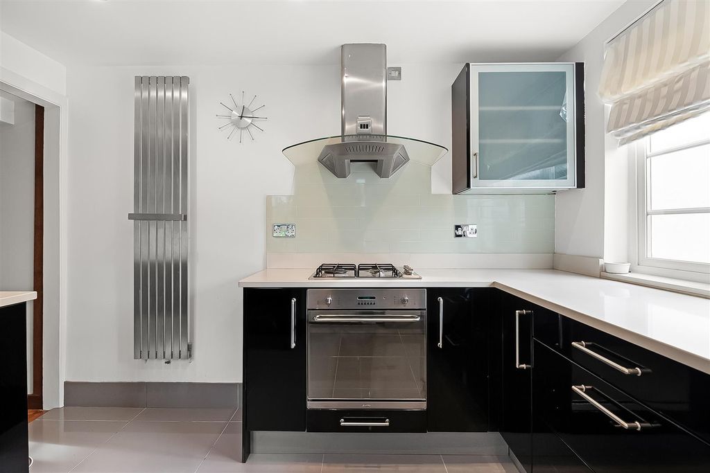 Property photo 3 of 14 Kitchen