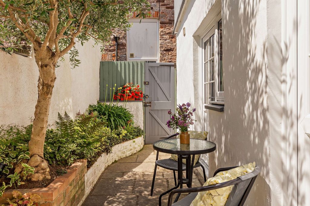 Property photo 1 of 10 Ivy Cottage