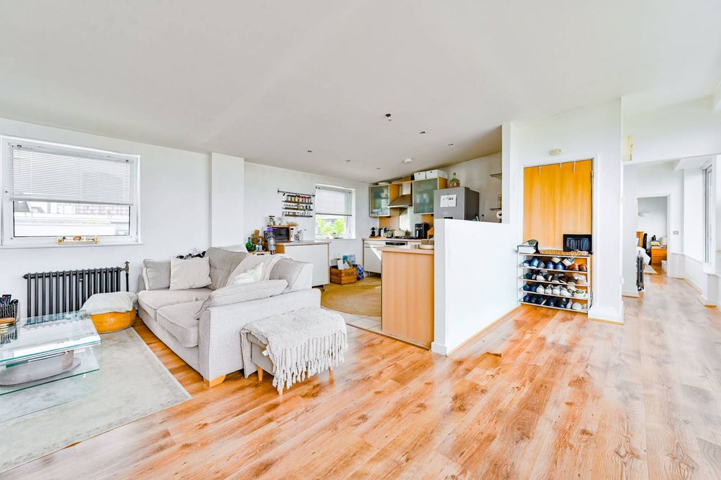 Property photo 3 of 12