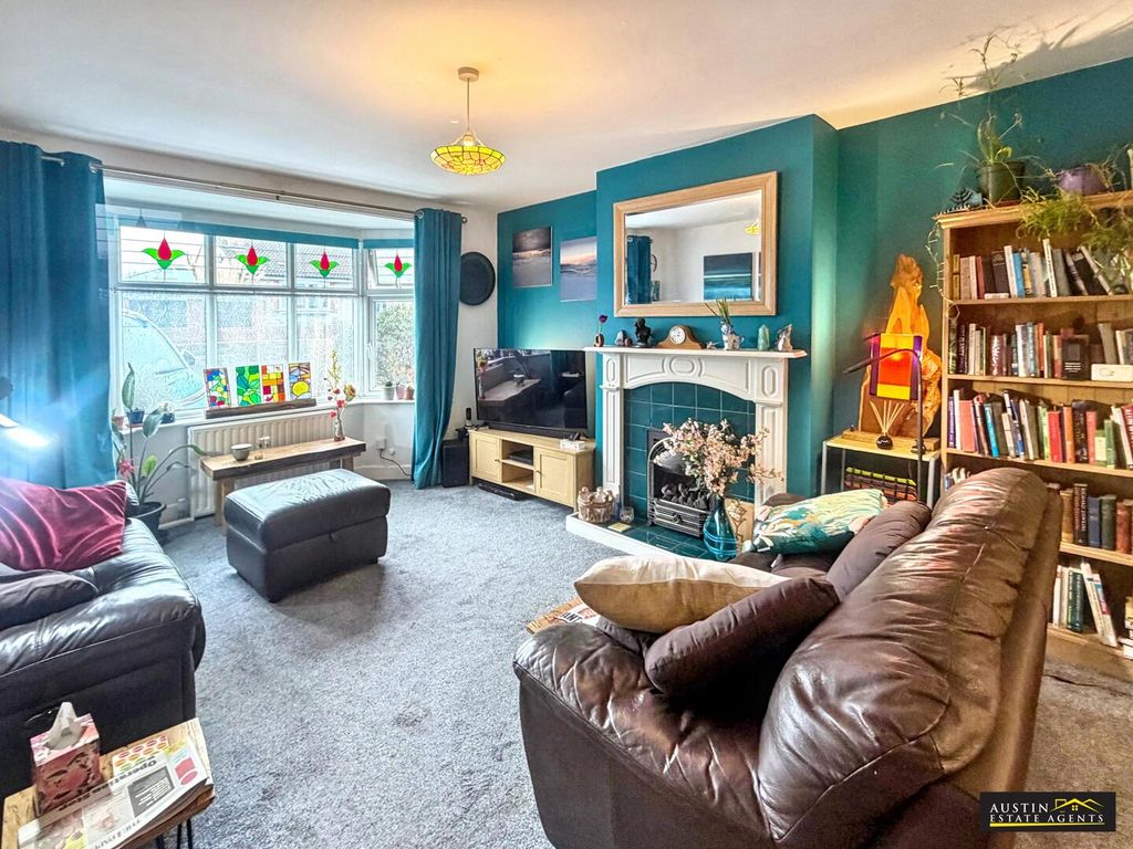 Property photo 2 of 22 Living Room