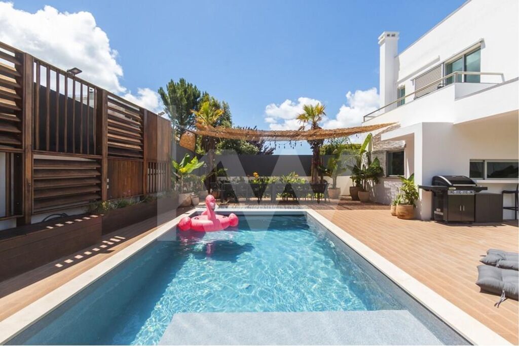 Property photo 1 of 77