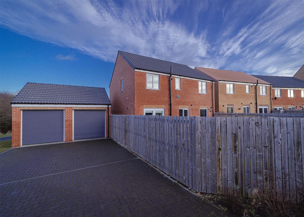 Property photo 2 of 21 002 - Back.Jpg