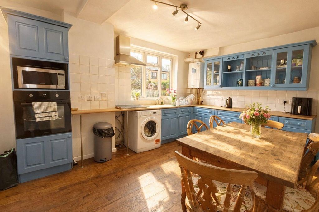 Property photo 2 of 9 India Dock Rd, E14 House For Sale By Barrain Londo