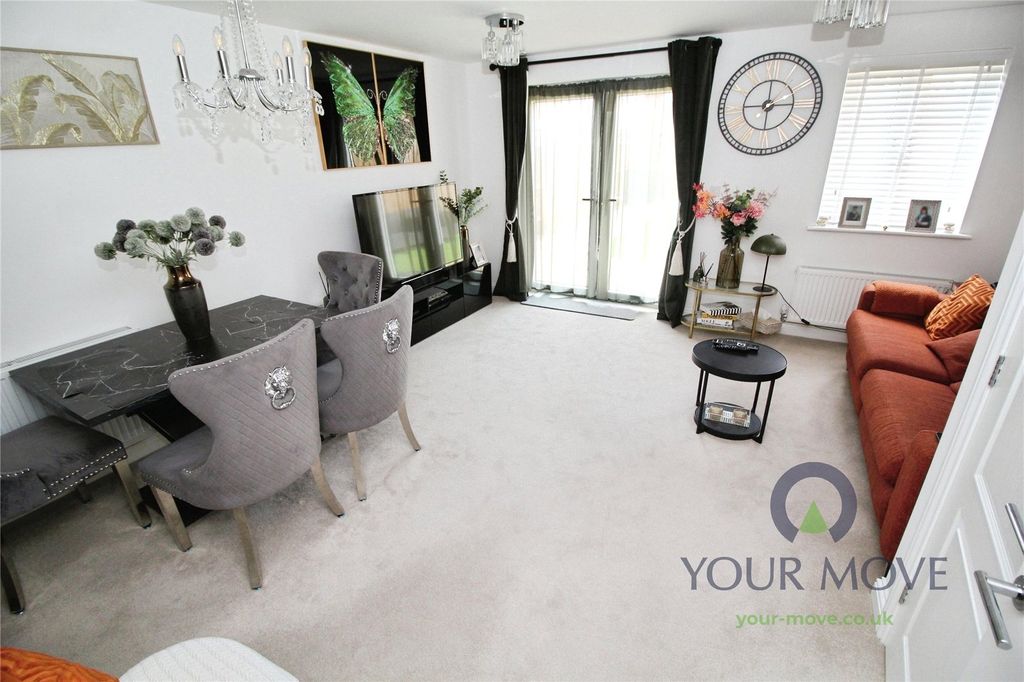 Property photo 2 of 19 Living/Dining Room