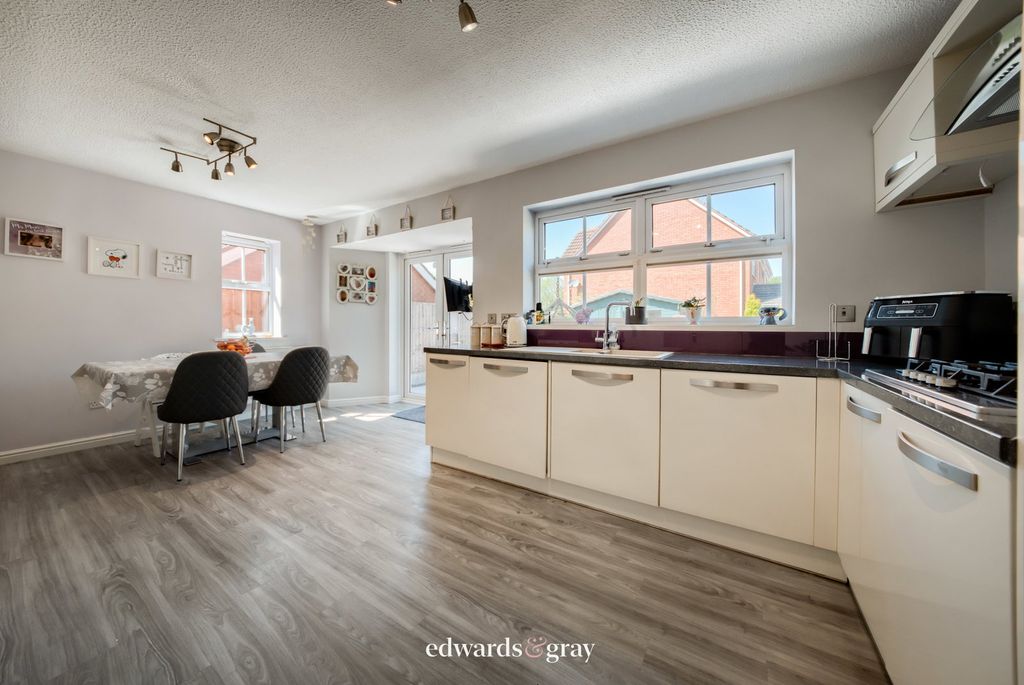 Property photo 2 of 31