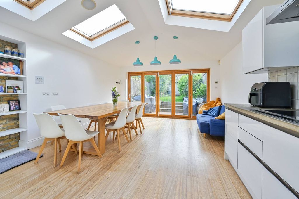 Property photo 3 of 17