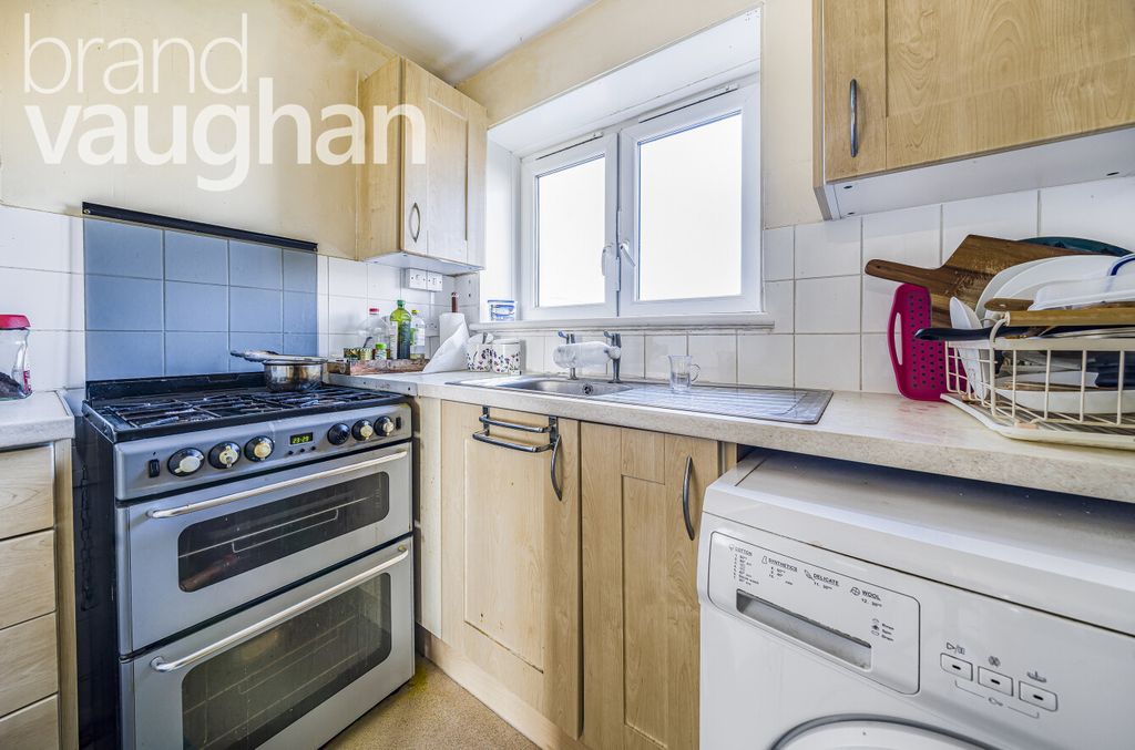 Property photo 3 of 8 Kitchen