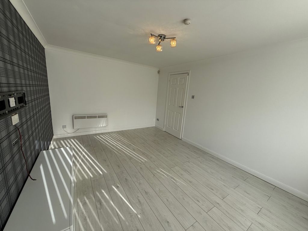 Property photo 3 of 9 Gallery