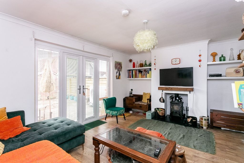 Property photo 2 of 22