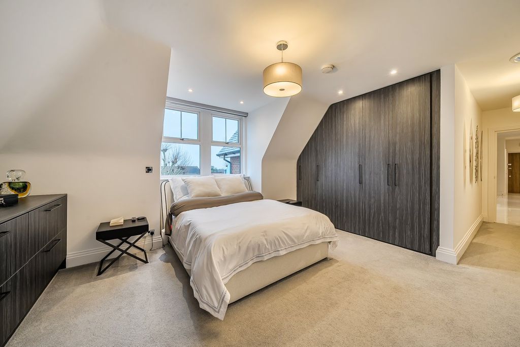 Property photo 2 of 21