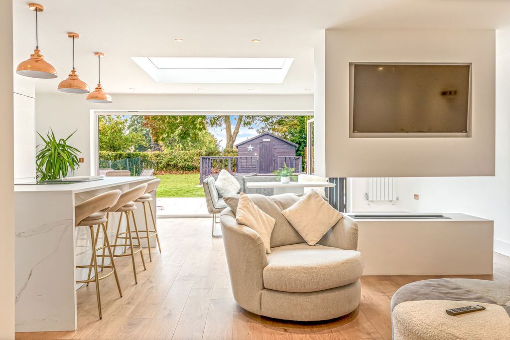 Property photo 1 of 26