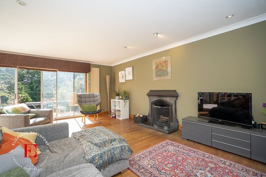 Property photo 2 of 31