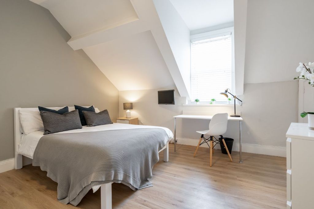 Property photo 3 of 7 269Jrf3 - Bedroom 1