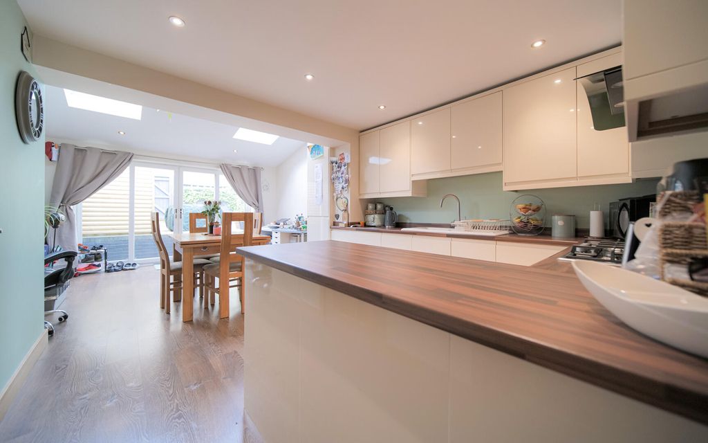 Property photo 3 of 16 Kitchen