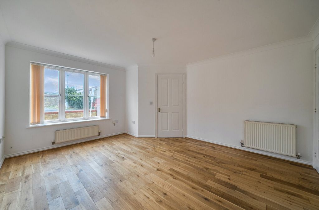 Property photo 2 of 16 Picture No. 03