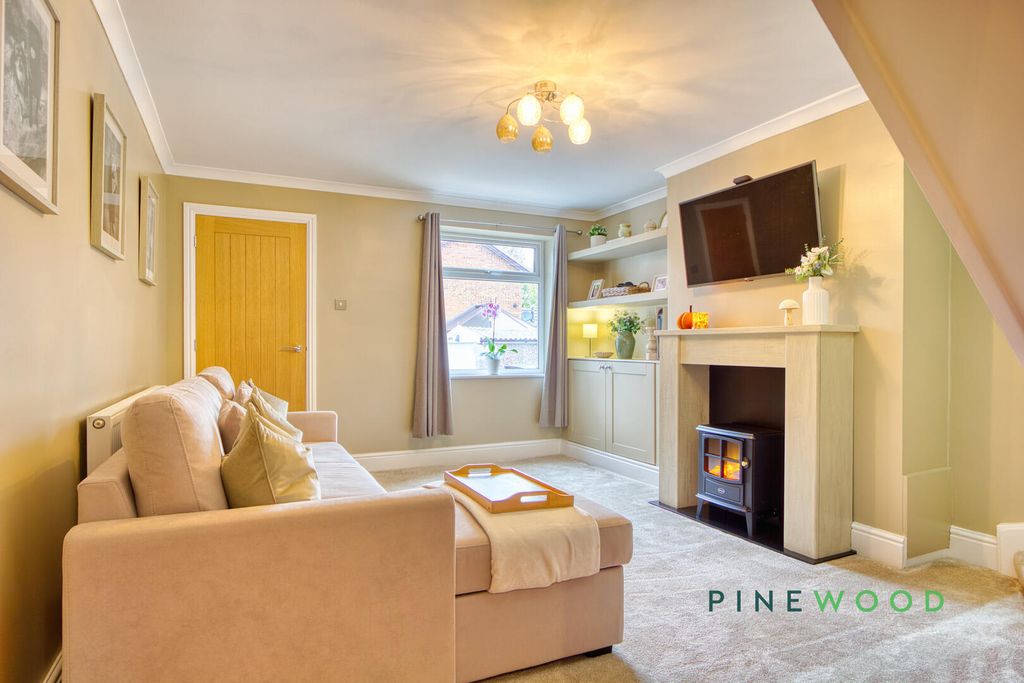 Property photo 3 of 31 Living Room