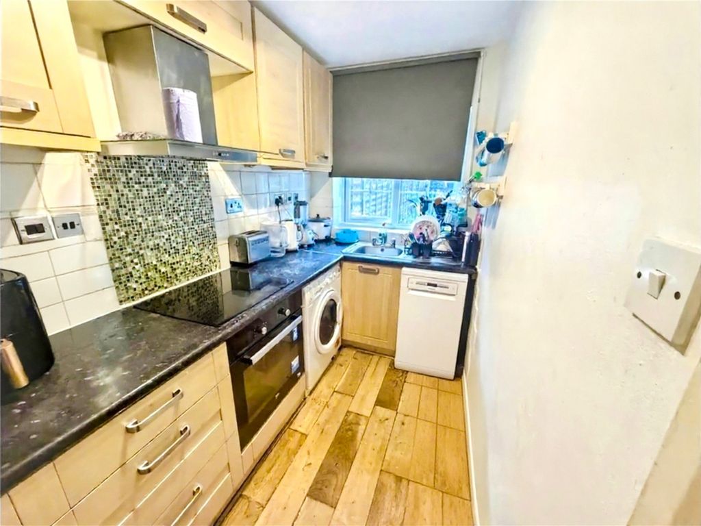 Property photo 3 of 9 Picture No. 52