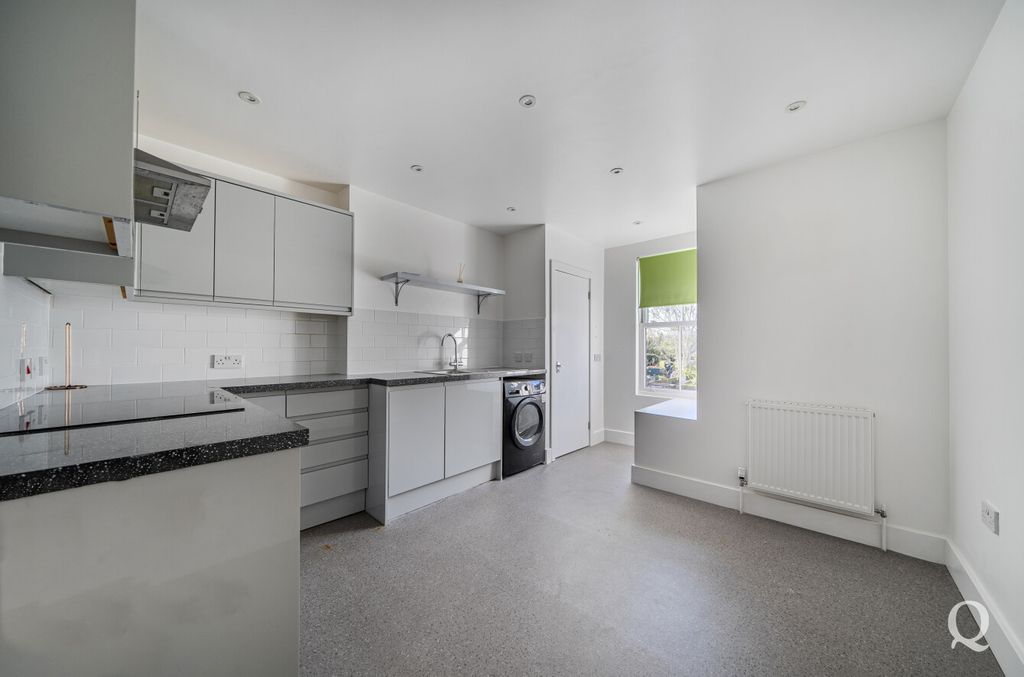 Property photo 2 of 10 A9Aa9ee4-Ca7c-441...