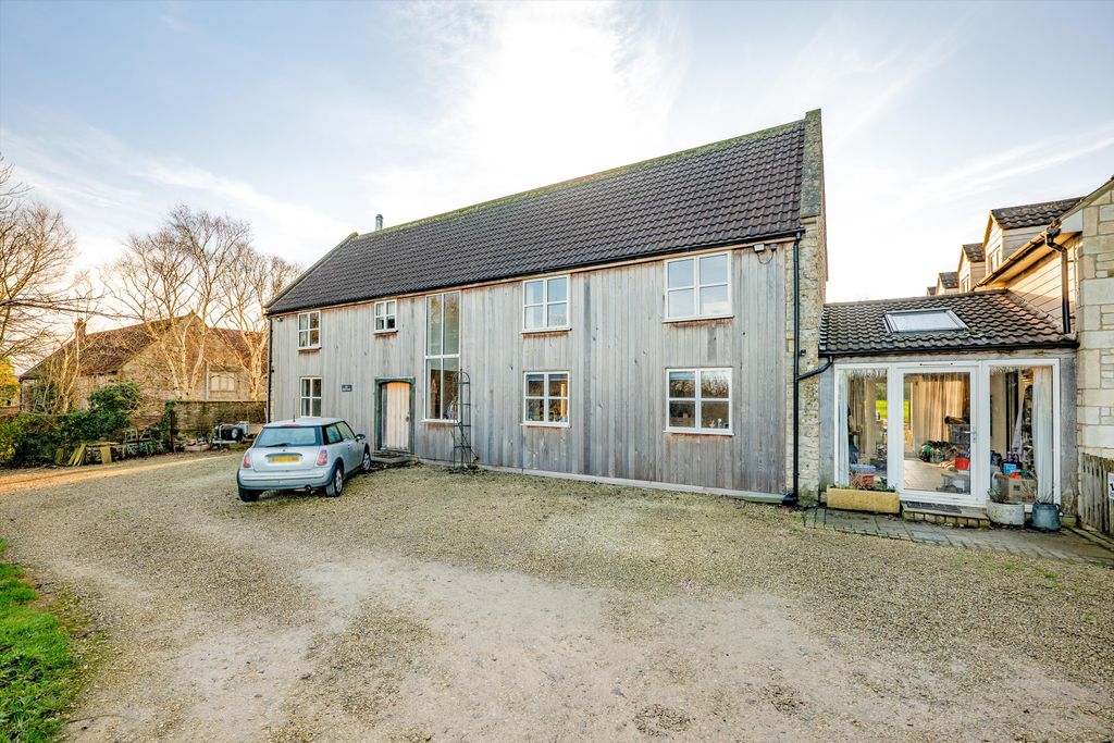 Property photo 2 of 22 Image