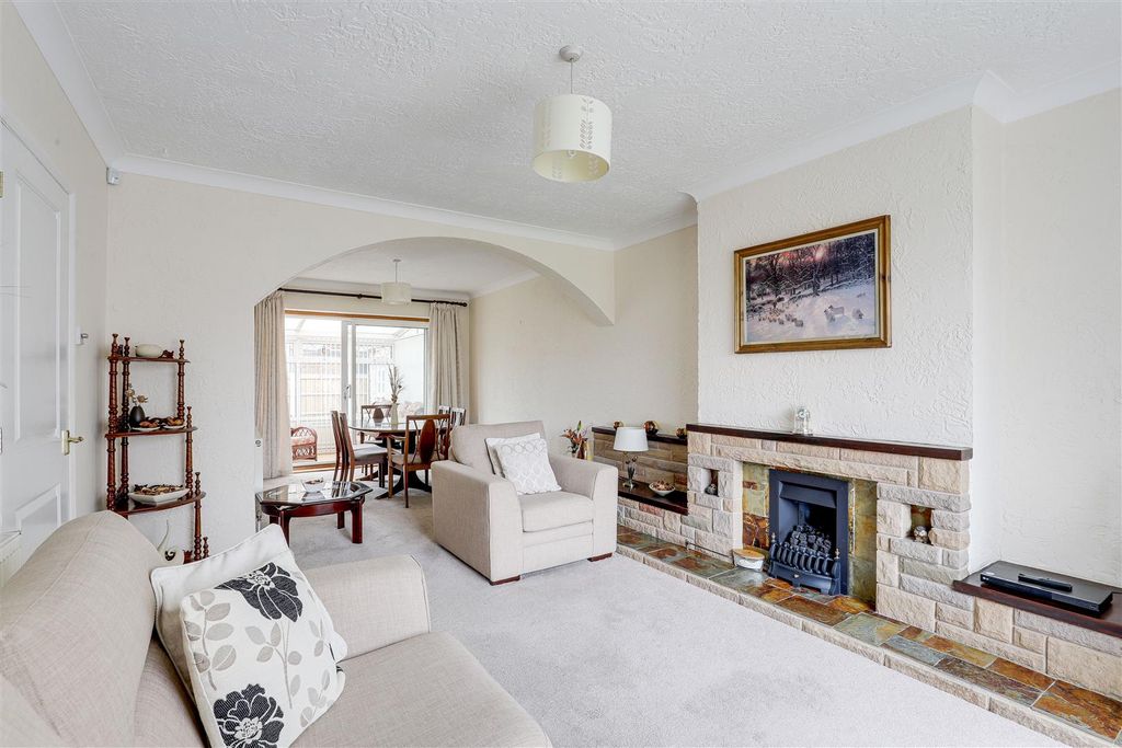 Property photo 3 of 22 10585.Jpg