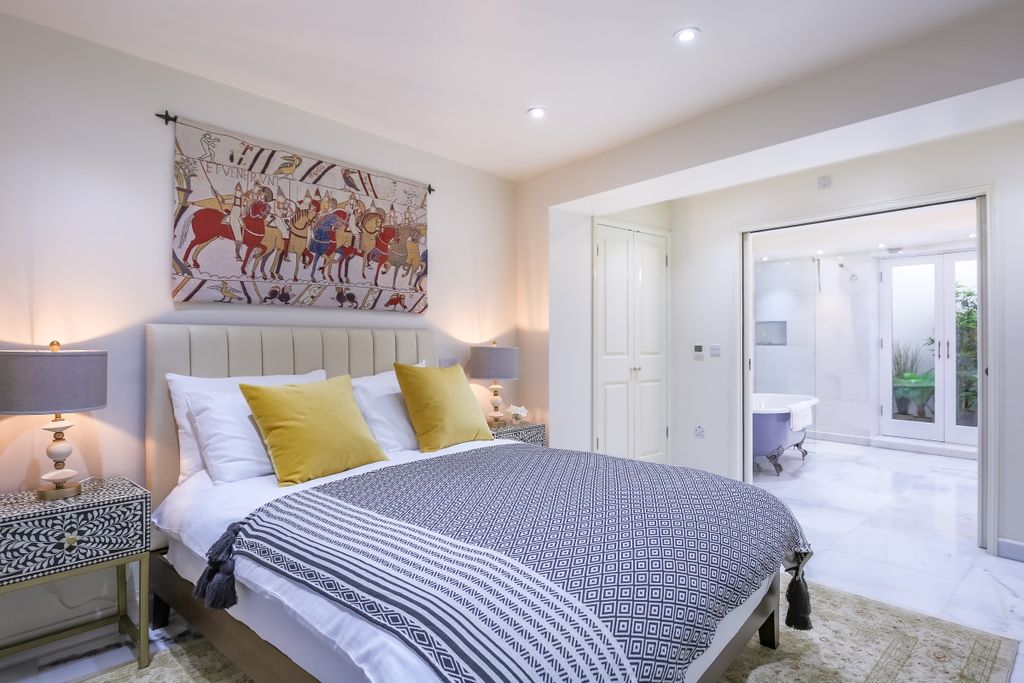 Property photo 3 of 17 Bedroom