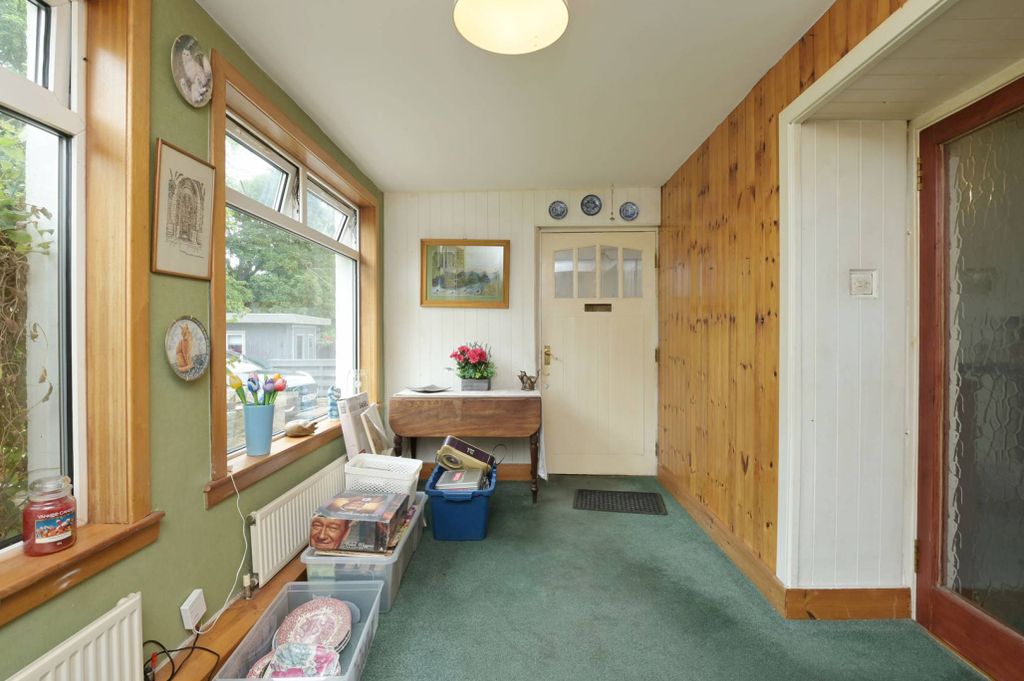 Property photo 2 of 31