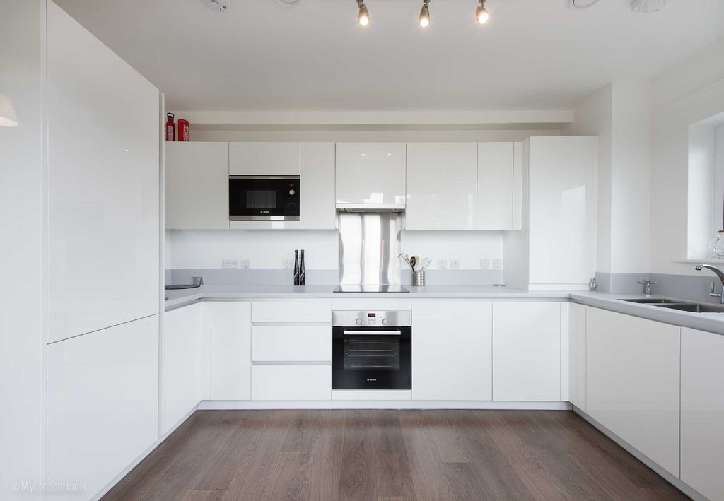 Property photo 2 of 25 Kitchen