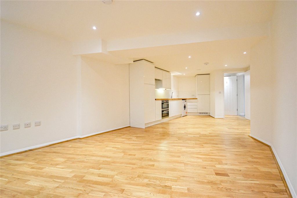 Property photo 3 of 6 Picture No. 12