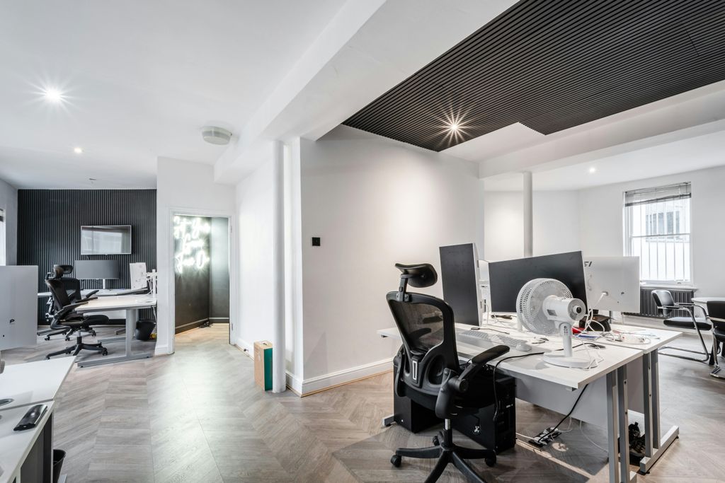 Property photo 2 of 10 Holywell Row 27 1F New 3.Jpg