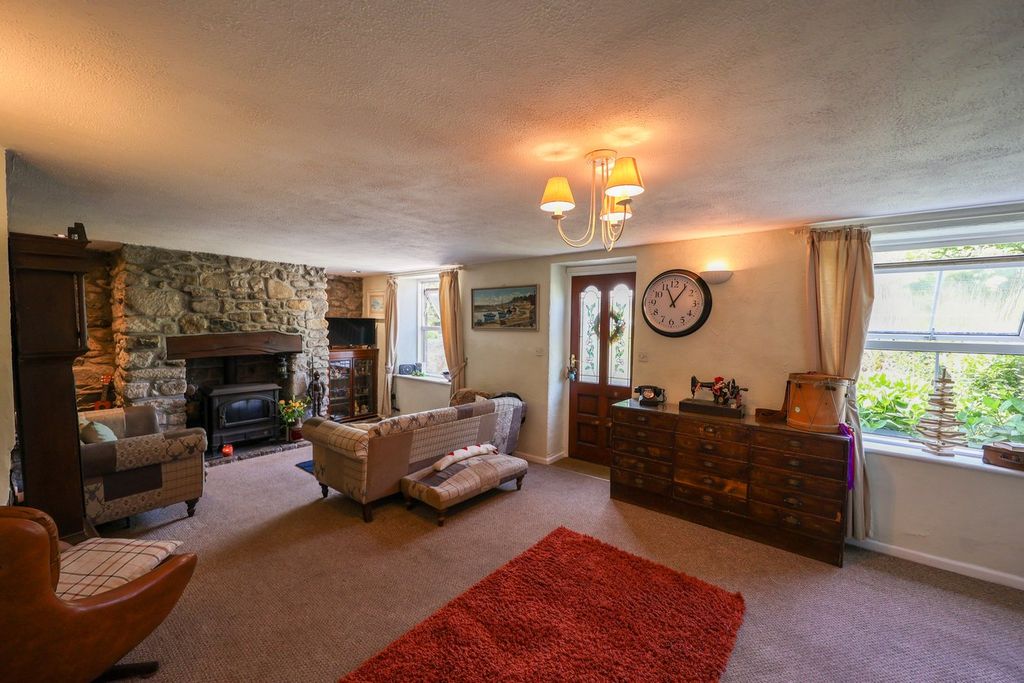 Property photo 3 of 21