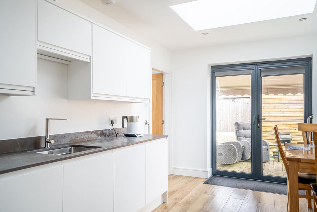 Property photo 3 of 16 Kitchen